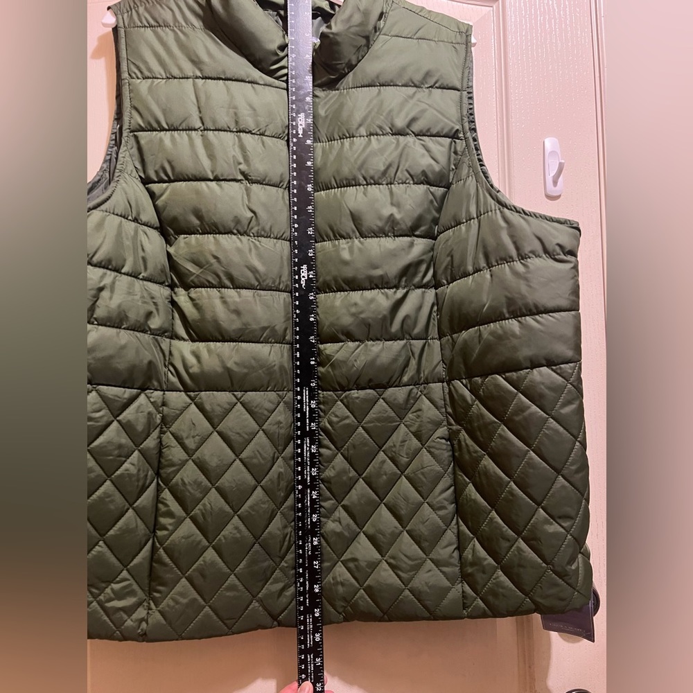 New Laura Scott beautiful Rifle Green Puffer vest with 2 pockets & elastic back